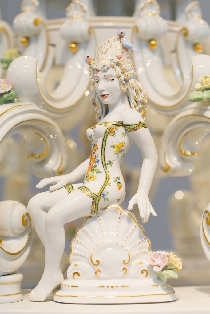 Installation view of 'Chris Antemann: Forbidden Fruit', 2016. Photo by Jenna Bascom. Courtesy of the Museum of Arts and Design. Installation view of 'Chris Antemann: Forbidden Fruit', 2016. Photo by Jenna Bascom. Courtesy of the Museum of Arts and Design.