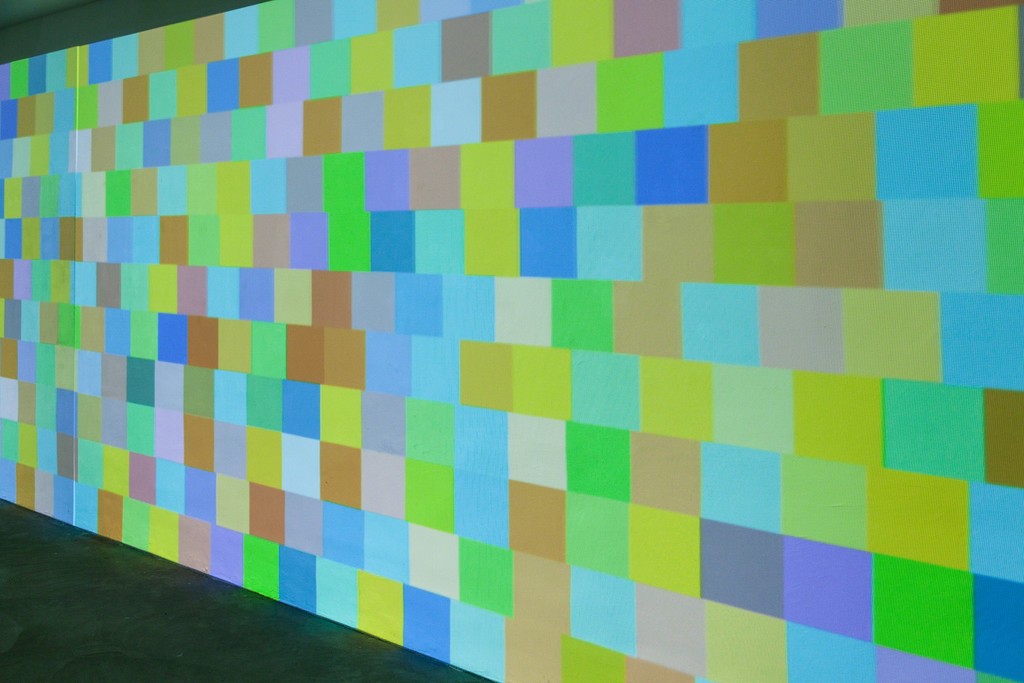 „Swarm“, 2-channel Video Installation, 2016, exhibition view | image: ©dasesszimmer „Swarm“, 2-channel Video Installation, 2016, exhibition view | image: ©dasesszimmer