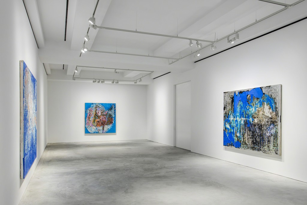 Installation view, ‘Mark Bradford’, Hauser & Wirth Hong Kong, 2018 © Mark Bradford Courtesy the artist and Hauser & Wirth Photo: JJYPHOTO Installation view, ‘Mark Bradford’, Hauser & Wirth Hong Kong, 2018 © Mark Bradford Courtesy the artist and Hauser & Wirth Photo: JJYPHOTO