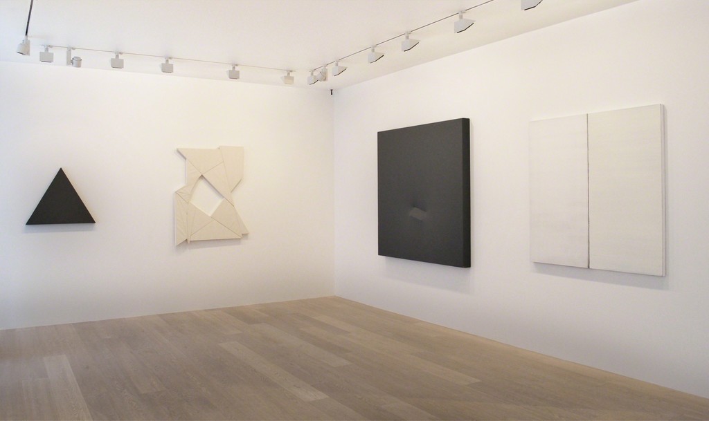 "Chromophobia"
Installation view
Photo by Claire Kremer "Chromophobia"
Installation view
Photo by Claire Kremer