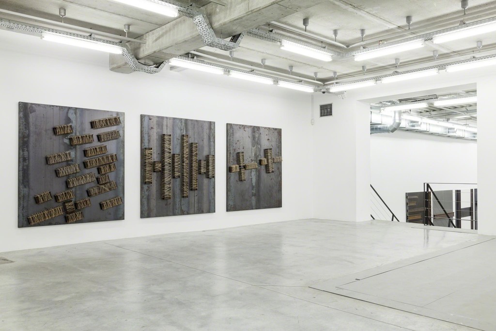 Jannis Kounellis at Almine Rech Gallery in Brussels
13.03 - 17.04.2014
Courtesy of the Artist and Almine Rech Gallery
© Photo - M.Baboussis
Jannis Kounellis at Almine Rech Gallery in Brussels
13.03 - 17.04.2014
Courtesy of the Artist and Almine Rech Gallery
© Photo - M.Baboussis