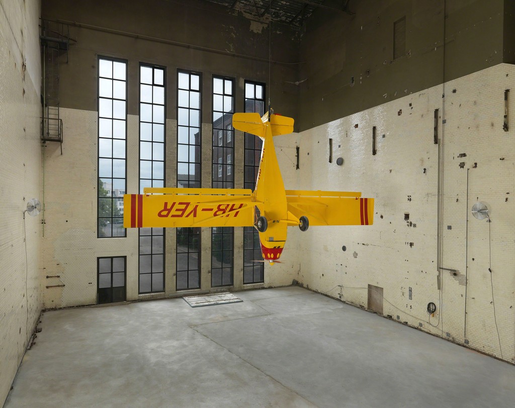 Roman Signer, Kitox Experimental (2014). Installation in KINDL’s Kesselhaus (Boiler House). Photo: Jens Ziehe, Berlin, 2014 Roman Signer, Kitox Experimental (2014). Installation in KINDL’s Kesselhaus (Boiler House). Photo: Jens Ziehe, Berlin, 2014