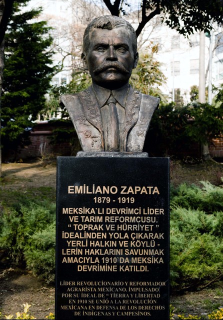 Zeyno Pekünlü, ‘Zapata İstanbul’da / Zapata in Istanbul’, 2013, Video/Film/Animation, Renkli Video, Canon 600D/Buluntu Film / Color Video, Canon 600D/Found Footage; 17:39 min, Sanatorium