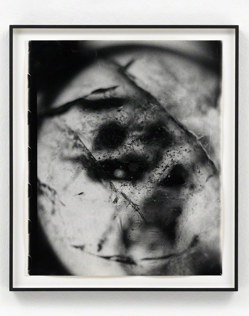 Sigmar Polke
Ohne Titel (Kristallkugel), 1990
Gelatin silver print
Unique
60.5 x 51.1 cm / 23 3/4 x 20 in
Framed: 68 x 58.5 x 4 cm Sigmar Polke
Ohne Titel (Kristallkugel), 1990
Gelatin silver print
Unique
60.5 x 51.1 cm / 23 3/4 x 20 in
Framed: 68 x 58.5 x 4 cm