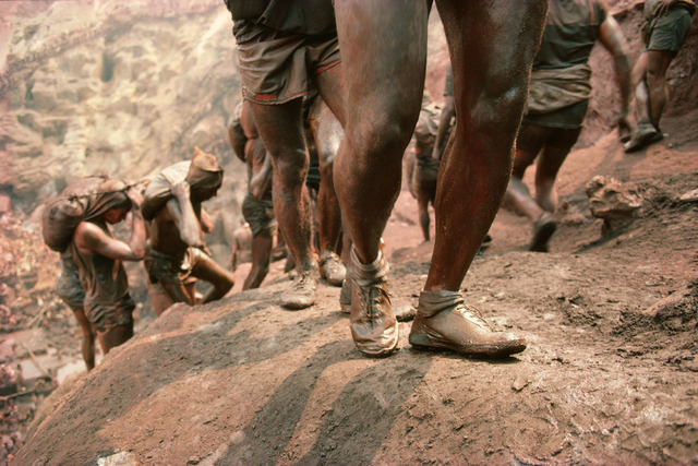 Alfredo Jaar, ‘Gold in the Morning (f)’, 1985, Photography, Light Box, Lia Rumma