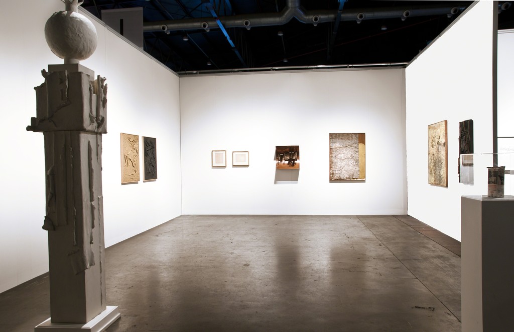 Booth view. Selection of masterpieces from Argentinian Post War Art. Lucio Fontana and Destructive Art legacy. From Left: Aldo Paparella, Kenneth Kemble, Lucio Fontana, Kenneth Kemble and Noemí Di Benedetto. Booth view. Selection of masterpieces from Argentinian Post War Art. Lucio Fontana and Destructive Art legacy. From Left: Aldo Paparella, Kenneth Kemble, Lucio Fontana, Kenneth Kemble and Noemí Di Benedetto.