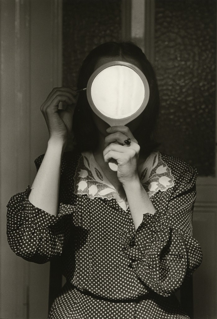 André Gelpke, Christine mit Spiegel, 1977 © André Gelpke, Courtesy Galerie Kicken Berlin André Gelpke, Christine mit Spiegel, 1977 © André Gelpke, Courtesy Galerie Kicken Berlin