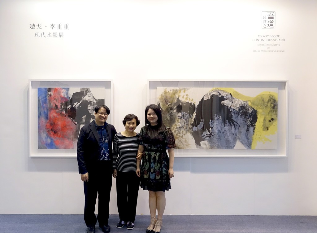 Links: Liang Gallery Director YU Yen-Liang, Artist LEE Chung-Chung and Liang Gallery General Manager Claudia CHEN Links: Liang Gallery Director YU Yen-Liang, Artist LEE Chung-Chung and Liang Gallery General Manager Claudia CHEN