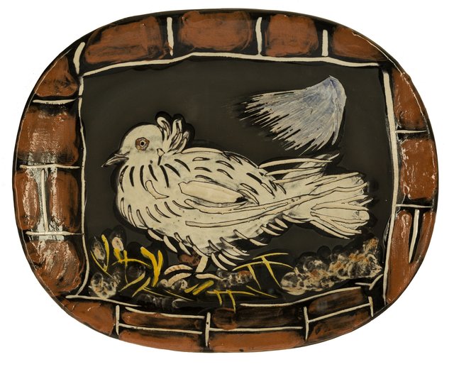 Pablo Picasso, ‘Colombe à la lucarne’, 1949, Design/Decorative Art, Terre de faïence dish, partially glazed and painted, Heritage Auctions