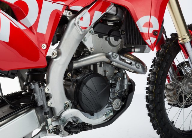 supreme dirt bike