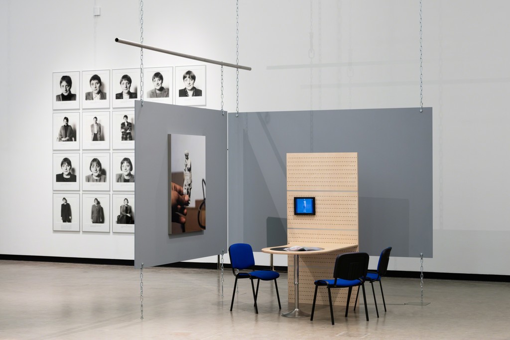 Installation view: How To Live Together, Kunsthalle Wien 2017, Photo: Stephan Wyckoff: Mohamed Bourouissa, L’Utopie d’August Sander, 2012–2013, Courtesy the artist and kamel mennour, Paris/London; Herlinde Koelbl, Angela Merkel, 1991–2006, from the cycle: Spuren der Macht © Herlinde Koelbl, Courtesy the artist Installation view: How To Live Together, Kunsthalle Wien 2017, Photo: Stephan Wyckoff: Mohamed Bourouissa, L’Utopie d’August Sander, 2012–2013, Courtesy the artist and kamel mennour, Paris/London; Herlinde Koelbl, Angela Merkel, 1991–2006, from the cycle: Spuren der Macht © Herlinde Koelbl, Courtesy the artist