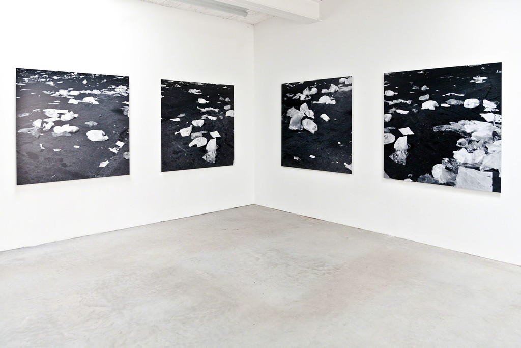 Maddy Arkesteyn, "a promise of happiness", photographs, 2008 | image: ©dasesszimmer Maddy Arkesteyn, "a promise of happiness", photographs, 2008 | image: ©dasesszimmer