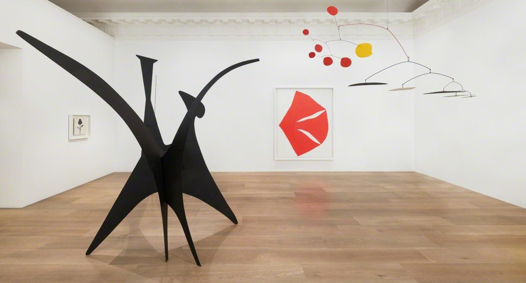 Installation view, Calder / Kelly. Photo: Tom Powel Imaging. All Alexander Calder artworks © 2018 Calder Foundation, New York / Artists Rights Society (ARS), New York. Courtesy Calder Foundation, New York. All Ellsworth Kelly artworks © Ellsworth Kelly Foundation. Courtesy Ellsworth Kelly Studio. Installation view, Calder / Kelly. Photo: Tom Powel Imaging. All Alexander Calder artworks © 2018 Calder Foundation, New York / Artists Rights Society (ARS), New York. Courtesy Calder Foundation, New York. All Ellsworth Kelly artworks © Ellsworth Kelly Foundation. Courtesy Ellsworth Kelly Studio.