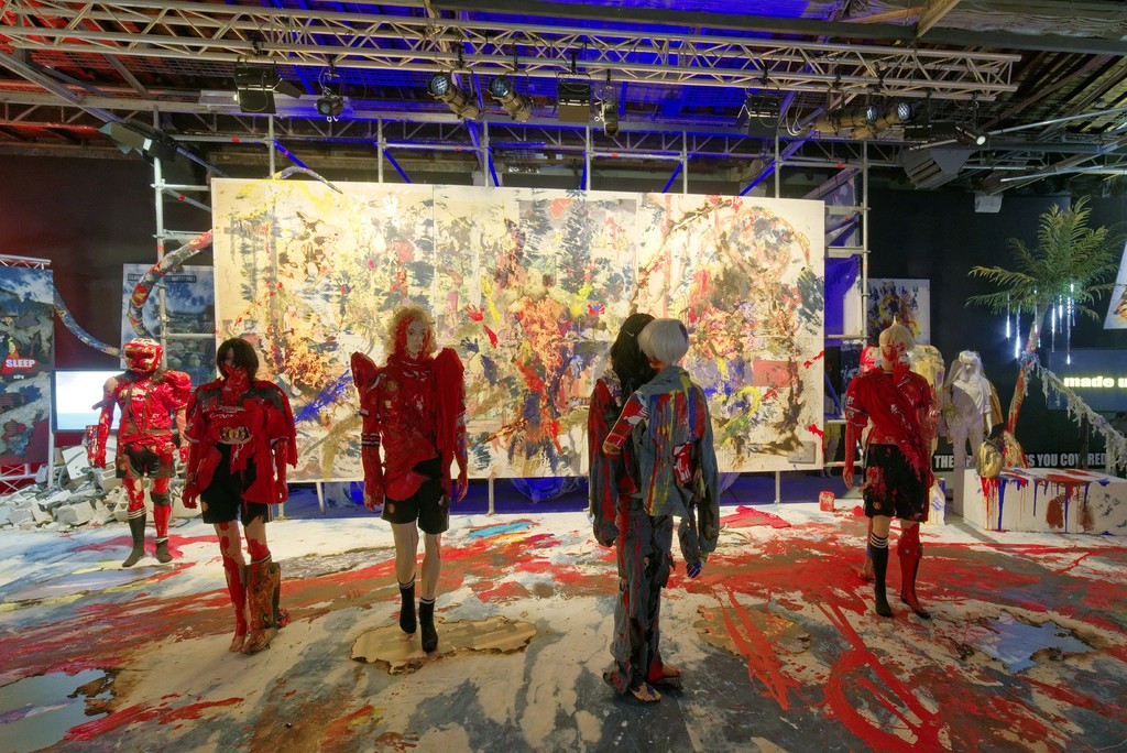 Exhibition view of Korakrit Arunanondchai "Painting with history in a room filled with people with funny names 3", Palais de Tokyo (24.06 – 13.09 2015). Courtesy of Korakrit Arunanondchai, C L E A R I N G (New York, Brussels) & Carlos/Ishikawa (London). Photo : Aurélien Mole Exhibition view of Korakrit Arunanondchai "Painting with history in a room filled with people with funny names 3", Palais de Tokyo (24.06 – 13.09 2015). Courtesy of Korakrit Arunanondchai, C L E A R I N G (New York, Brussels) & Carlos/Ishikawa (London). Photo : Aurélien Mole