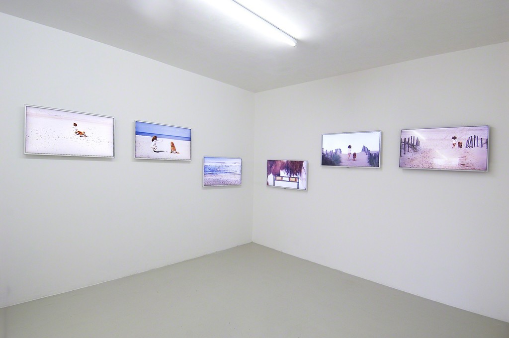 Emily Kocken, Come-Go-Stay, 6 channel, hd video installation, 2015 Emily Kocken, Come-Go-Stay, 6 channel, hd video installation, 2015