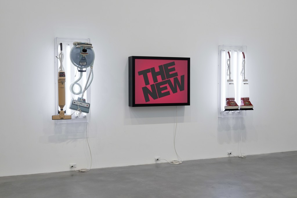 Photo by Prudence Cuming Associates, © Victor Mara Ltd, artwork © Jeff Koons Photo by Prudence Cuming Associates, © Victor Mara Ltd, artwork © Jeff Koons