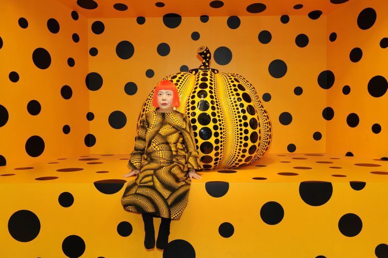 Yayoi Kusama, "Kusama with Pumpkin" (2010). Louisiana Museum of Modern Art. Courtesy Ota Fine Arts, Tokyo/ Singapore; Victoria Miro Gallery, London; David Zwirner, New York; og KUSAMA Enterprise © Yayoi Kusama Yayoi Kusama, "Kusama with Pumpkin" (2010). Louisiana Museum of Modern Art. Courtesy Ota Fine Arts, Tokyo/ Singapore; Victoria Miro Gallery, London; David Zwirner, New York; og KUSAMA Enterprise © Yayoi Kusama