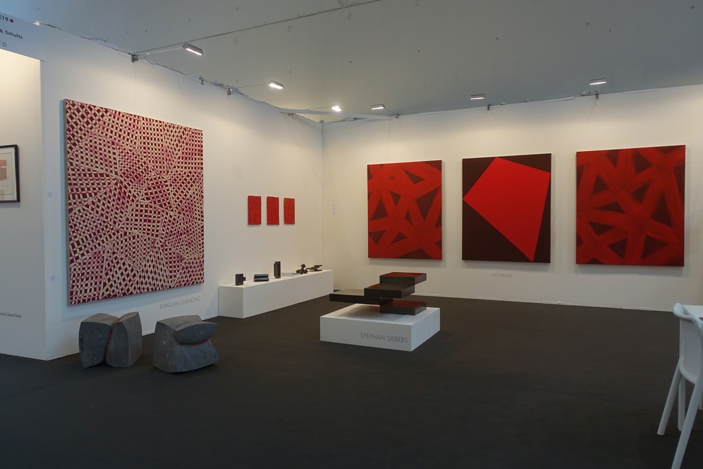 Bondage-quaders of Stephan Marienfeld (left), a painting of Joaquim Chancho, paper works and paintings of Ivo Ringe and steel-sculptures of Stephan Siebers Bondage-quaders of Stephan Marienfeld (left), a painting of Joaquim Chancho, paper works and paintings of Ivo Ringe and steel-sculptures of Stephan Siebers