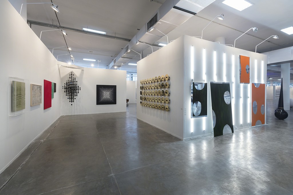 SP-Arte 2018 -- Galeria Nara Roesler -- booth J1 -- photo Everton Ballardin © the artist and Galeria Nara Roesler SP-Arte 2018 -- Galeria Nara Roesler -- booth J1 -- photo Everton Ballardin © the artist and Galeria Nara Roesler