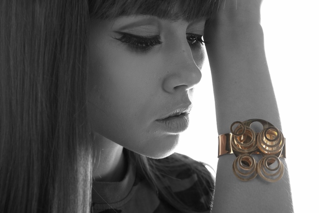 Pol Bury, ‘"Douze anneaux sur quatre tiges' gold bangle with kinetic rings’, 1971, Didier Ltd.