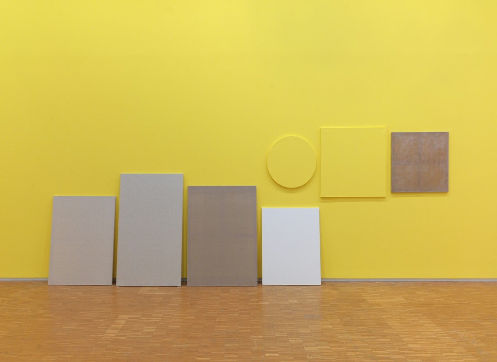 Installation view of "Claude Rutault: D'où je viens, où je suis, où je vais" at Centre Pompidou, Paris (2015-2016) Photo: G. Meguerditchian Installation view of "Claude Rutault: D'où je viens, où je suis, où je vais" at Centre Pompidou, Paris (2015-2016) Photo: G. Meguerditchian