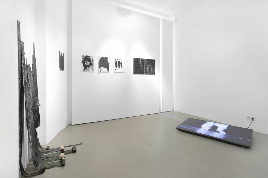 installation view IM-PERFECTION / galerie burster installation view IM-PERFECTION / galerie burster