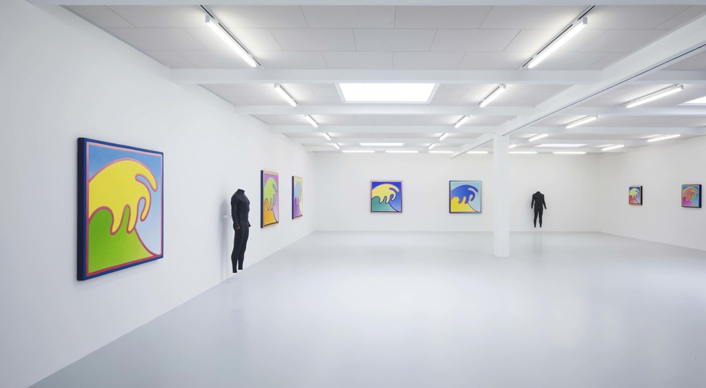 Exhibition view Alex Israel – Waves, 2018, courtesy by the artist and Kunstraum Innsbruck. Photo: Günter Richard Wett. Exhibition view Alex Israel – Waves, 2018, courtesy by the artist and Kunstraum Innsbruck. Photo: Günter Richard Wett.