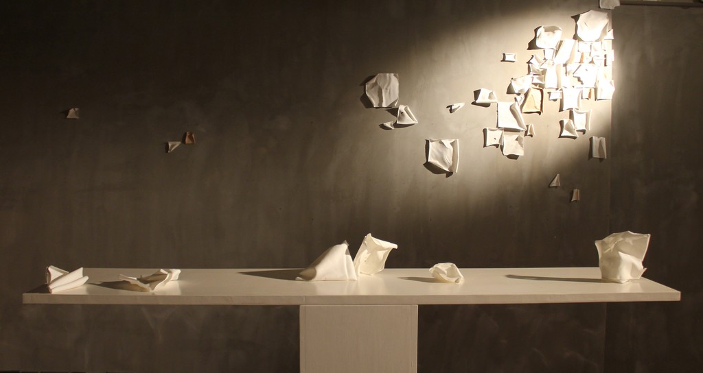 Ray Chan See-kwoong, Duo, 2014, Shigaraki translucent clay,
GRACE exhibition view at Mur Nomade, Hong Kong Ray Chan See-kwoong, Duo, 2014, Shigaraki translucent clay,
GRACE exhibition view at Mur Nomade, Hong Kong