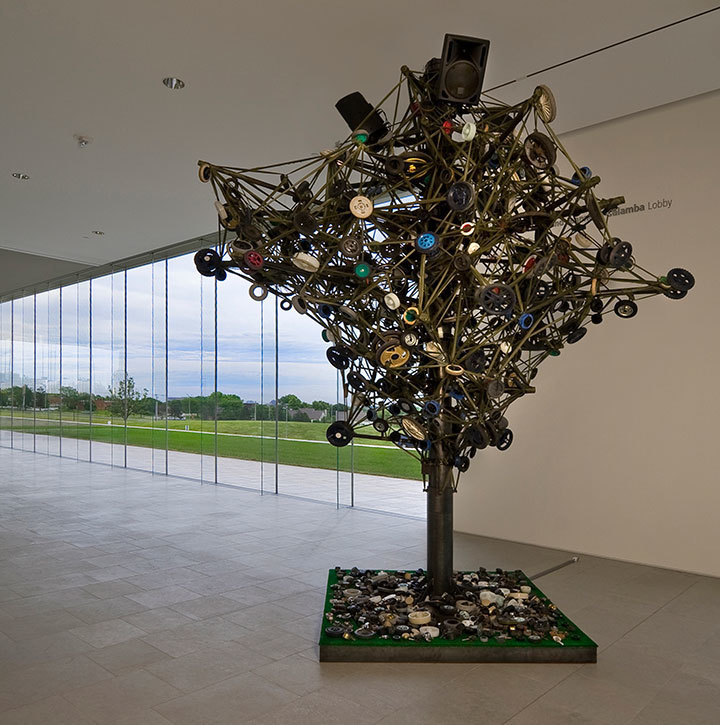 Nari Ward: Sun Splashed. Installation view Pérez Art Museum Miami. Courtesy Pérez Art Museum Miami. Nari Ward: Sun Splashed. Installation view Pérez Art Museum Miami. Courtesy Pérez Art Museum Miami.
