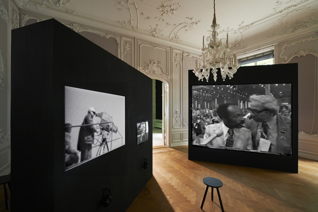 Installation view, 2018: Paul Ryan, Earth Day in New York City, 1970, 23:03 min., The Raindance Foundation, Interview with Buckminster Fuller, 1970, 33:45 min., The World’s Largest TV Studio, TVTV, Top Value Television, 59:54 min. (left to right)
Installation view, 2018: Paul Ryan, Earth Day in New York City, 1970, 23:03 min., The Raindance Foundation, Interview with Buckminster Fuller, 1970, 33:45 min., The World’s Largest TV Studio, TVTV, Top Value Television, 59:54 min. (left to right)