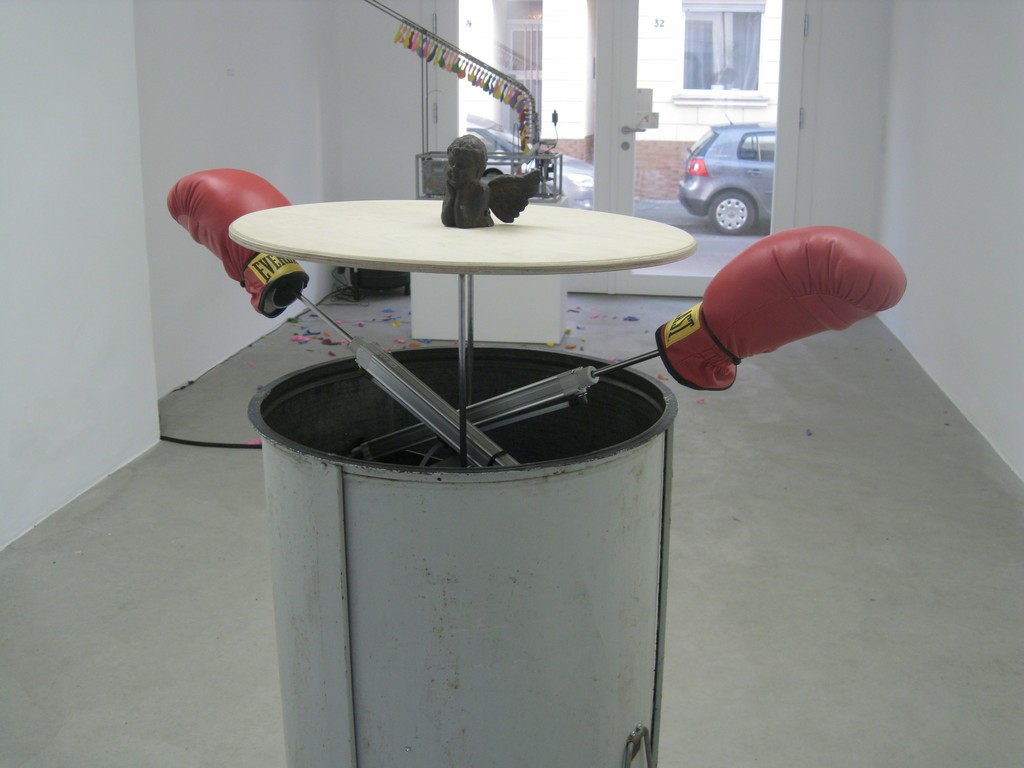 Sascha Alexa Martin Müller, "Pandora", interaktive object, 2010 | image: ©dasesszimmer Sascha Alexa Martin Müller, "Pandora", interaktive object, 2010 | image: ©dasesszimmer