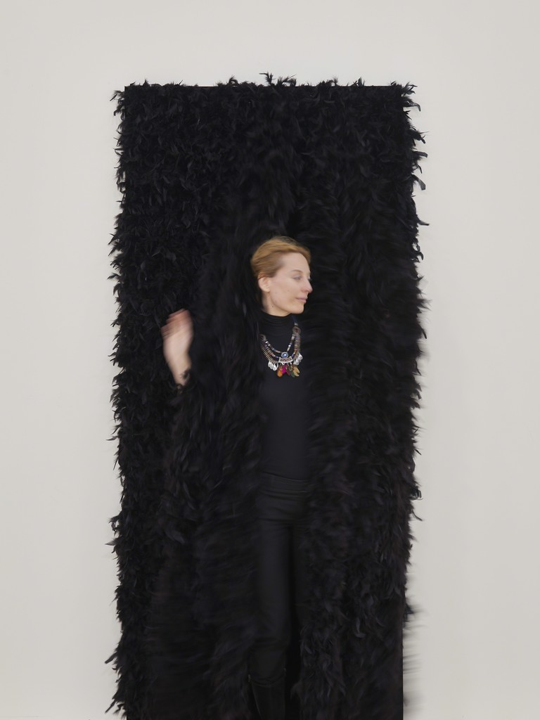 Esther Ferrer
Entrance to an Exhibition (Entrada a una exposición), 1990/2018
White and black natural marabou feathers
2.30 x 1 x 3 m
Esther Ferrer archive
© Esther Ferrer, VEGAP, Bilbao, 2018
Photo: Erika Ede
Esther Ferrer
Entrance to an Exhibition (Entrada a una exposición), 1990/2018
White and black natural marabou feathers
2.30 x 1 x 3 m
Esther Ferrer archive
© Esther Ferrer, VEGAP, Bilbao, 2018
Photo: Erika Ede