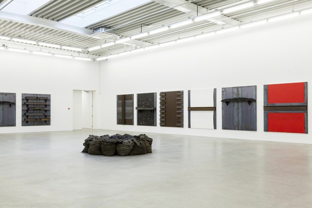 Jannis Kounellis at Almine Rech Gallery in Brussels
13.03 - 17.04.2014
Courtesy of the Artist and Almine Rech Gallery
© Photo - M.Baboussis
Jannis Kounellis at Almine Rech Gallery in Brussels
13.03 - 17.04.2014
Courtesy of the Artist and Almine Rech Gallery
© Photo - M.Baboussis