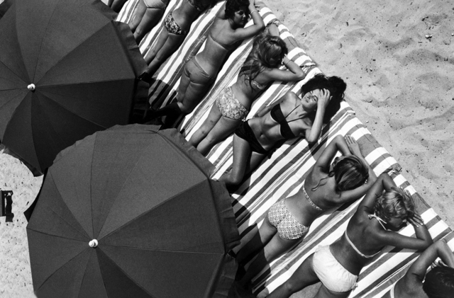 Elliott Erwitt, ‘St.Tropez, France, 1959’, 1959, Holden Luntz Gallery