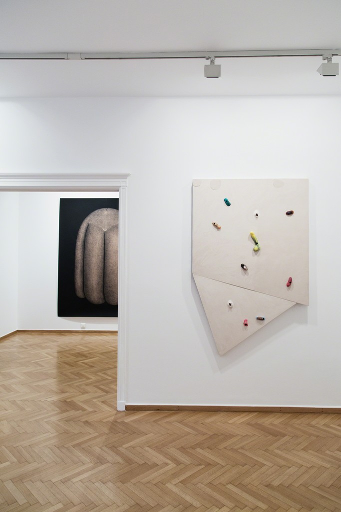 "Giles." Installation view. Photo by Silia Psychi. "Giles." Installation view. Photo by Silia Psychi.