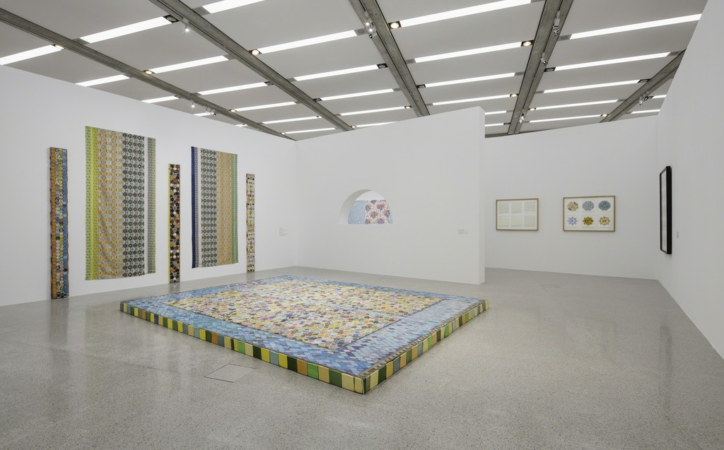 Ausstellungsansicht / Exhibition view
Pattern and Decoration. Ornament als Versprechen / Ornament as Promise,
mumok Museum moderner Kunst Stiftung Ludwig Wien,
23. Februar bis 8. September 2019 / February 23 to September 8, 2019
Joyce Kozloff, Tut’s Wallpaper / Pilaster Pair II (1979), Ceramic Tile Floor (1978/79)
Photo: Stephan Wyckoff
© mumok Ausstellungsansicht / Exhibition view
Pattern and Decoration. Ornament als Versprechen / Ornament as Promise,
mumok Museum moderner Kunst Stiftung Ludwig Wien,
23. Februar bis 8. September 2019 / February 23 to September 8, 2019
Joyce Kozloff, Tut’s Wallpaper / Pilaster Pair II (1979), Ceramic Tile Floor (1978/79)
Photo: Stephan Wyckoff
© mumok