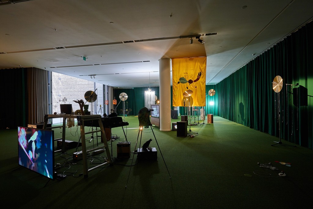 When Two Galaxies Merge, installation view
Photo Kiyong NAM©Fondation d’entreprise Hermès When Two Galaxies Merge, installation view
Photo Kiyong NAM©Fondation d’entreprise Hermès