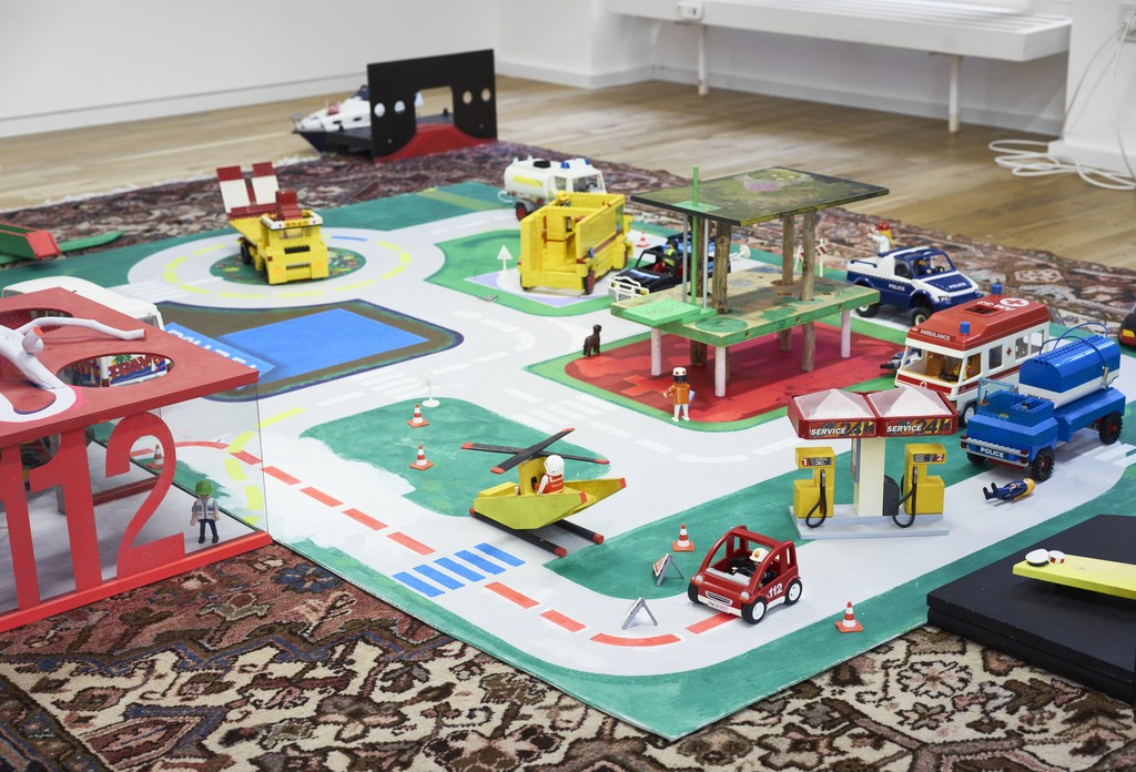 Exhibition view, Arbeiten Gehen: Eine Ausstellung der Galerie BRD, Jahn und Jahn, 2017 Exhibition view, Arbeiten Gehen: Eine Ausstellung der Galerie BRD, Jahn und Jahn, 2017