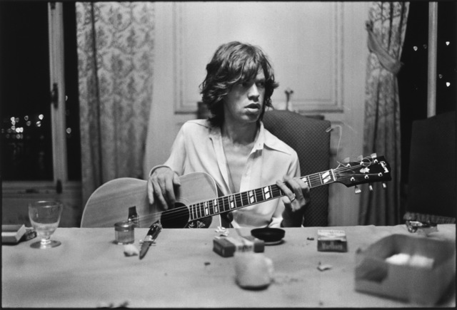 Dominique Tarlé, ‘Mick with a Guitar, 1971’, 1971, Photography, Silver Gelatin Print, TASCHEN