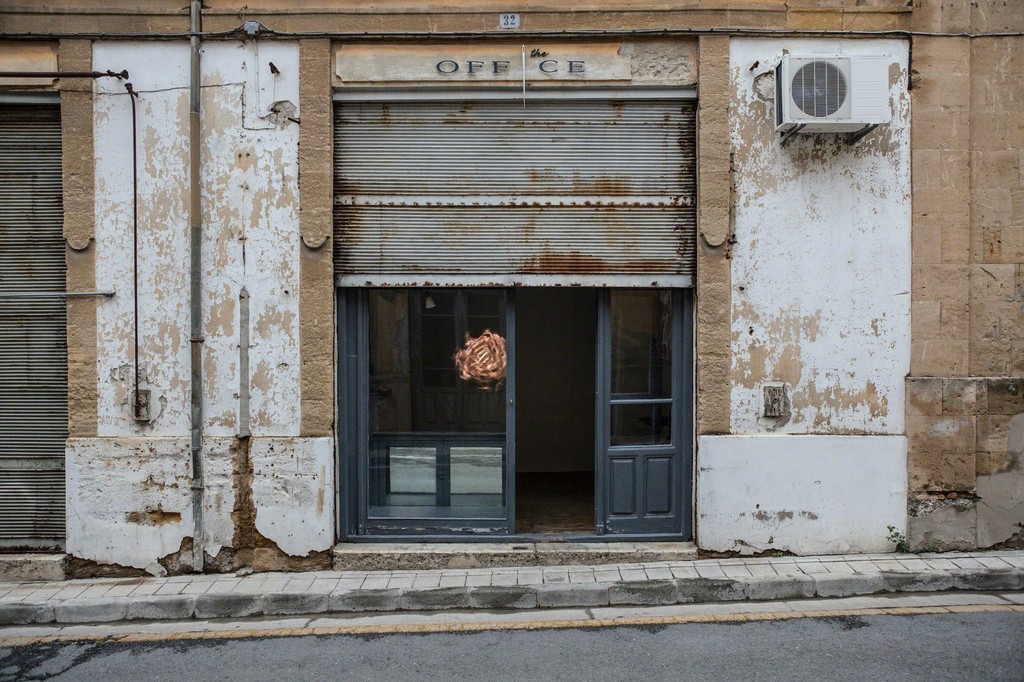 Kurt Hentschläger - CLUSTER at the Office gallery. Photography: Antonis Minas Kurt Hentschläger - CLUSTER at the Office gallery. Photography: Antonis Minas