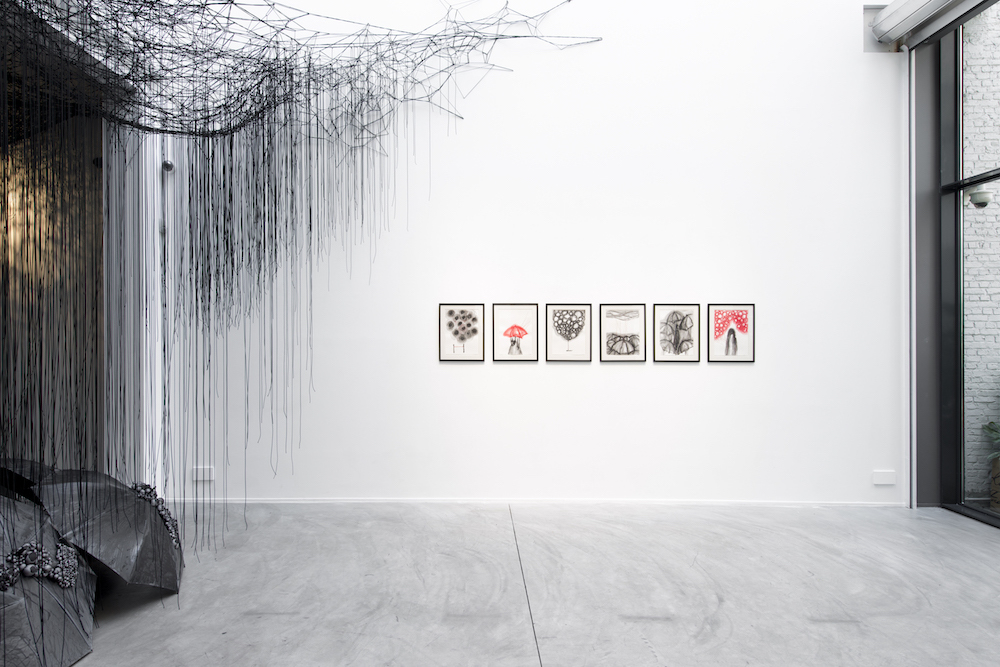 Black Rain - Solo Show Chiharu Shiota at Gallery Templon Brussels
(c)Isabelle Arthuis Black Rain - Solo Show Chiharu Shiota at Gallery Templon Brussels
(c)Isabelle Arthuis