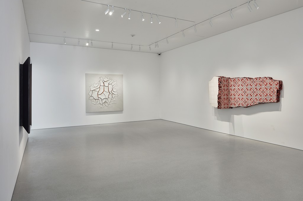Artwork © 2018 Richard Artschwager / Artists Rights Society (ARS), New York, © Adriana Varejão. Photography by Johnna Arnold. Courtesy Gagosian Artwork © 2018 Richard Artschwager / Artists Rights Society (ARS), New York, © Adriana Varejão. Photography by Johnna Arnold. Courtesy Gagosian
