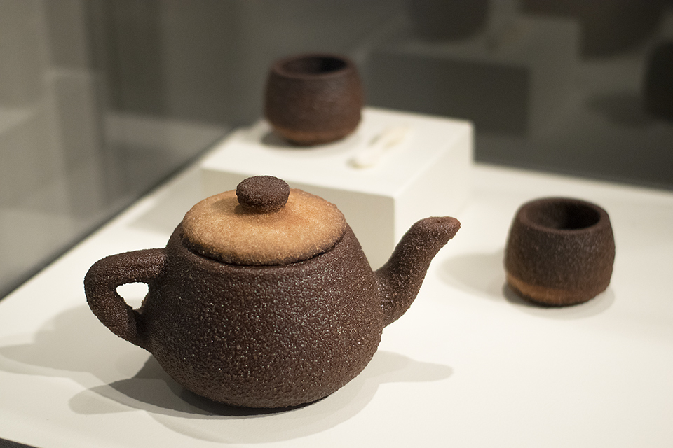 Virginia San Fratello and Ronald Rael's 'Newell/Utah Tea Set', Photo: Emilie Smith Virginia San Fratello and Ronald Rael's 'Newell/Utah Tea Set', Photo: Emilie Smith