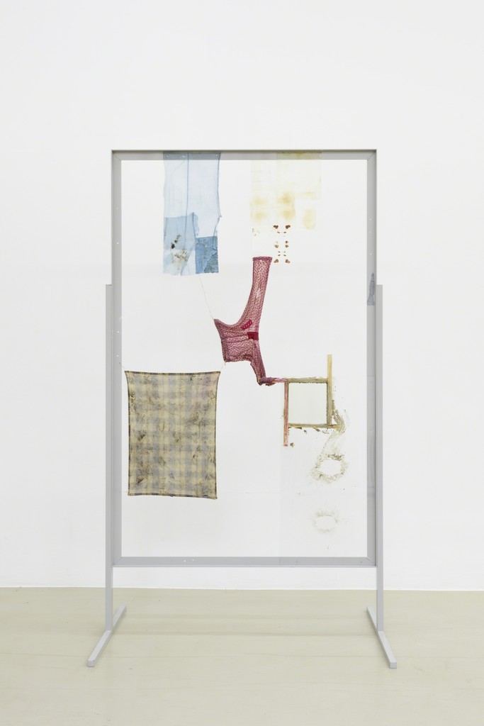 Alexandra Bircken »Unit 6«, 2016
installation view Kunstverein Hannover, 2016
Photo: Raimund Zakowski
Courtesy BQ, Berlin, und Herald St, London Alexandra Bircken »Unit 6«, 2016
installation view Kunstverein Hannover, 2016
Photo: Raimund Zakowski
Courtesy BQ, Berlin, und Herald St, London