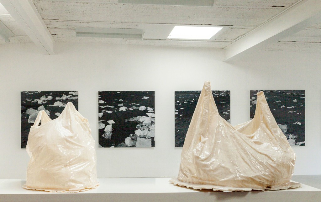 Maddy Arkensteyn, "polyester bags", object, 2002-2006 | image: ©dasesszimmer Maddy Arkensteyn, "polyester bags", object, 2002-2006 | image: ©dasesszimmer