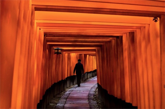 Steve McCurry, ‘FUSHIMI INARI SHRINE’, 2010, Galerie Ange Basso
