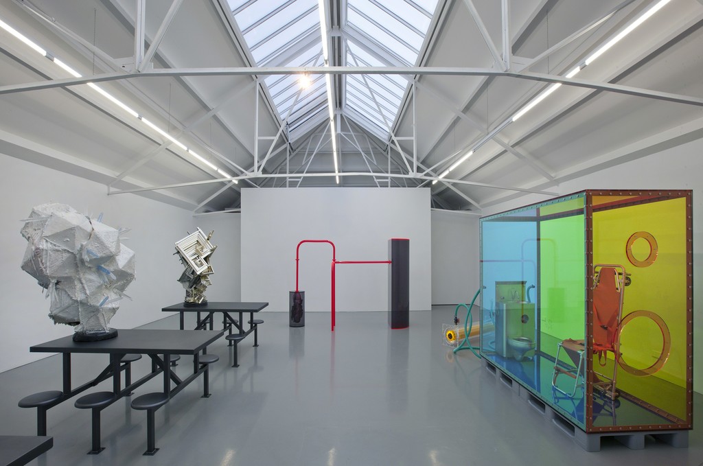 Installation view Folkert de Jong - Court of Justice, 2015/2016 at Galerie Fons Welters. Photography by Gert Jan van Rooij. Installation view Folkert de Jong - Court of Justice, 2015/2016 at Galerie Fons Welters. Photography by Gert Jan van Rooij.