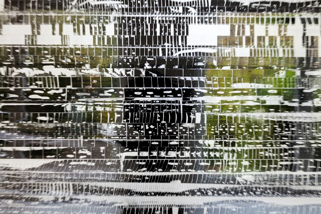 Jens Standke, exhibition view: „On/Off: X-Files“, 2016 | videotape, tape, aluminium, 210 x 130cm | image: ©dasesszimmer Jens Standke, exhibition view: „On/Off: X-Files“, 2016 | videotape, tape, aluminium, 210 x 130cm | image: ©dasesszimmer