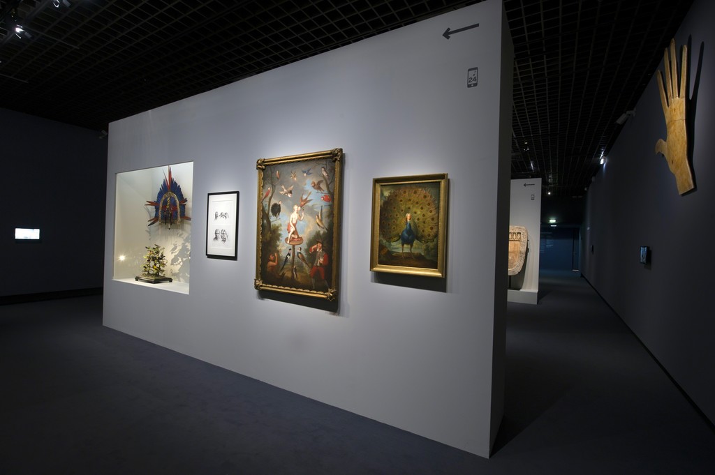 Vue de l’exposition Carambolages Scénographie Hugues Fontenas Architecte © Rmn-Grand Palais / Photo Didier Plowy, Paris 2016 Vue de l’exposition Carambolages Scénographie Hugues Fontenas Architecte © Rmn-Grand Palais / Photo Didier Plowy, Paris 2016