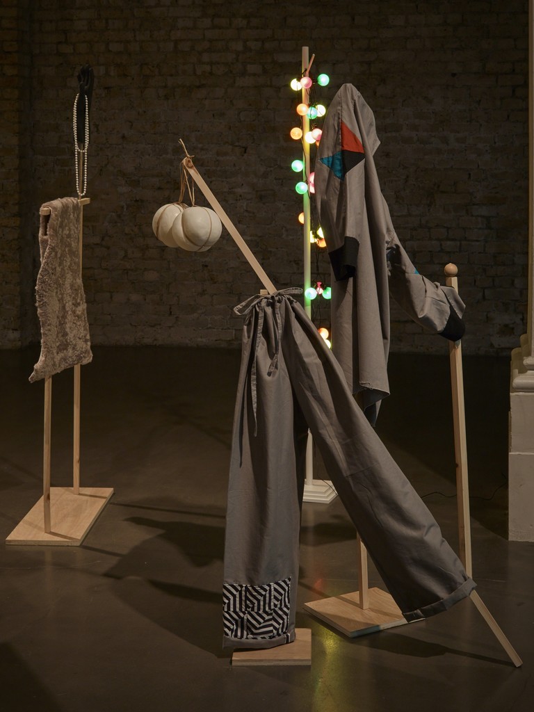 Corin Sworn, "Silent Sticks", exhibition view at Whitechapel Gallery. Courtesy Whitechapel Gallery, Ph. Stephen White Corin Sworn, "Silent Sticks", exhibition view at Whitechapel Gallery. Courtesy Whitechapel Gallery, Ph. Stephen White